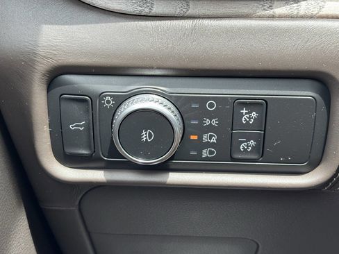 Used 2020 Ford Explorer Platinum w/ Premium Technology Package image 17