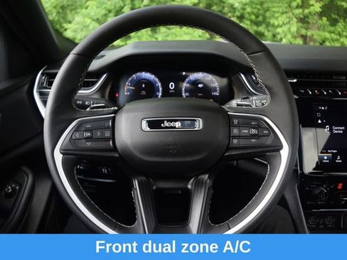 Used 2024 Jeep Grand Cherokee Altitude AWD/4WD image 4