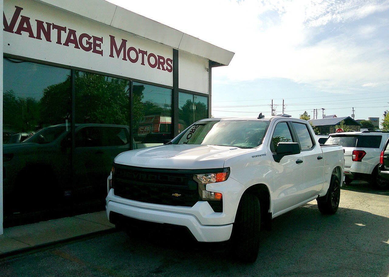 Used 2025 Chevrolet Silverado 1500 Custom AWD/4WD image 1