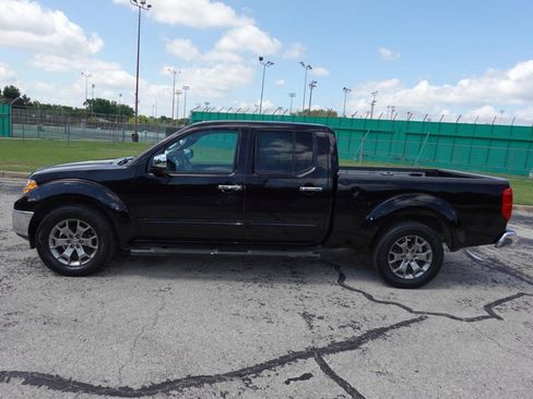 Used 2014 Nissan Frontier 2WD Crew Cab Long Bed image 4