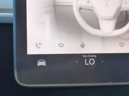 Used 2024 Tesla Model Y Long Range image 22