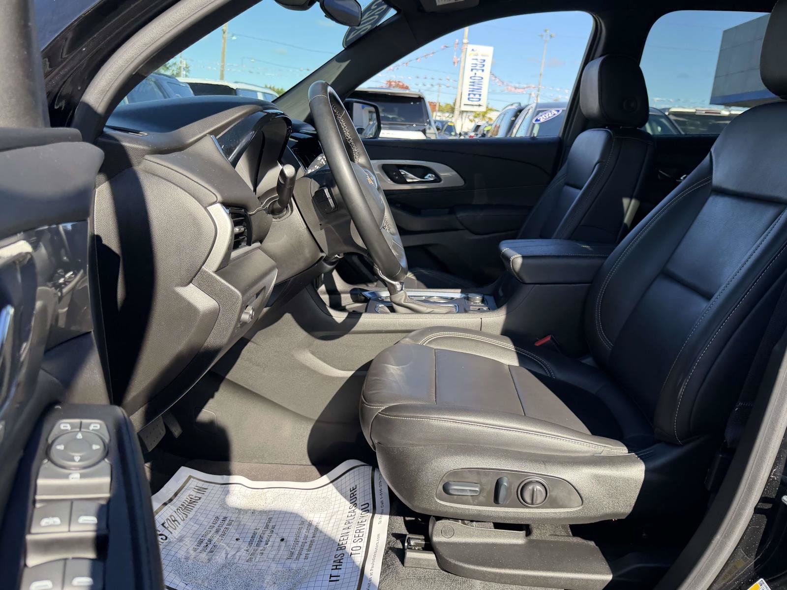Used 2023 Chevrolet Traverse LT AWD/4WD image 9