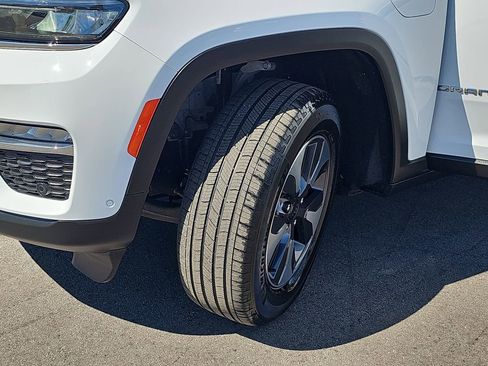 Used 2022 Jeep Grand Cherokee Limited 4xe w/ Luxury Tech Group II image 36