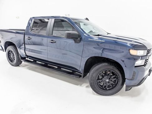 Used 2020 Chevrolet Silverado 1500 Custom w/ Custom Value Package image 10
