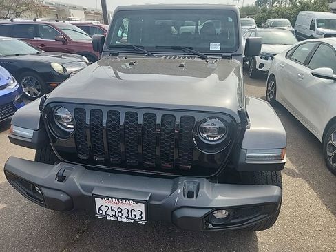 Used 2021 Jeep Gladiator Sport image 2