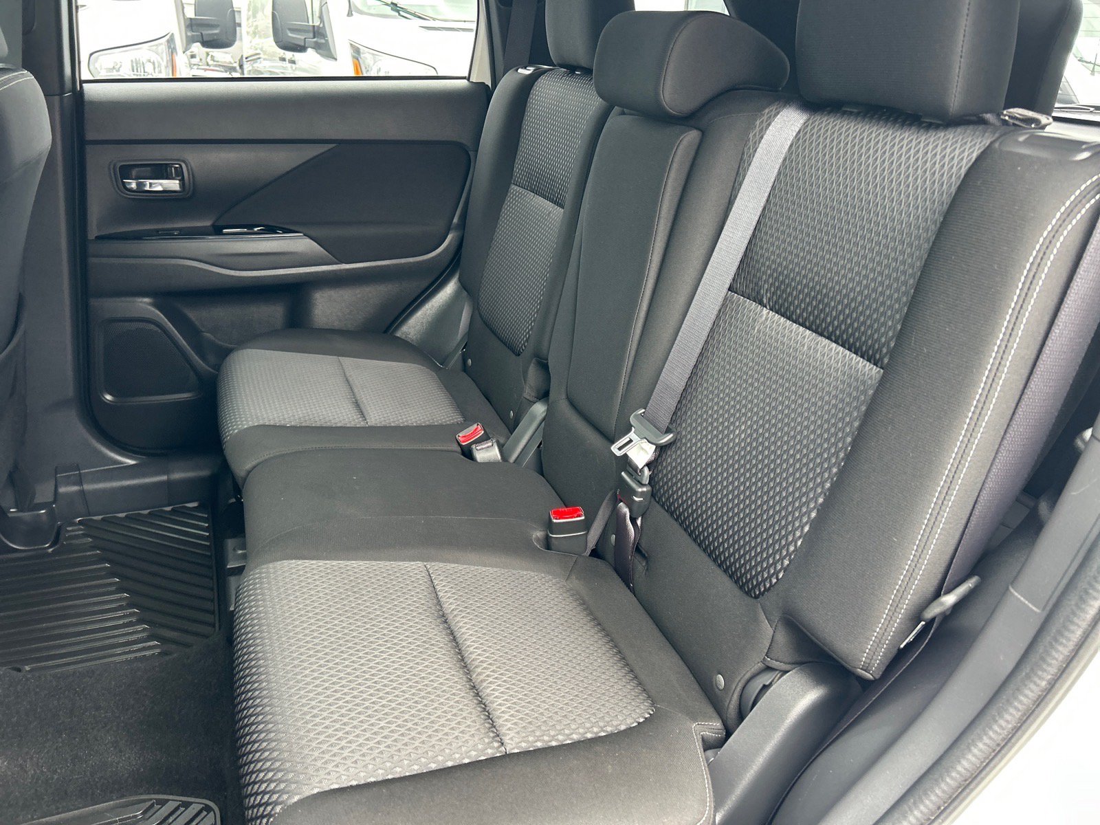 Used 2018 Mitsubishi Outlander LE AWD/4WD image 12