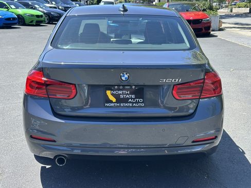 Used 2017 BMW 320i Sedan RWD image 10