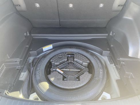 Used 2023 Toyota RAV4 XLE Premium image 30