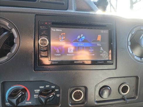 Used 2009 Ford E-350 and Econoline 350 Super Duty Wagon image 20