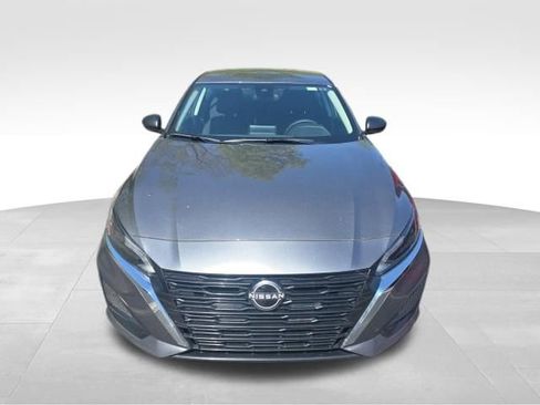 Used 2025 Nissan Altima 2.5 SV FWD image 9