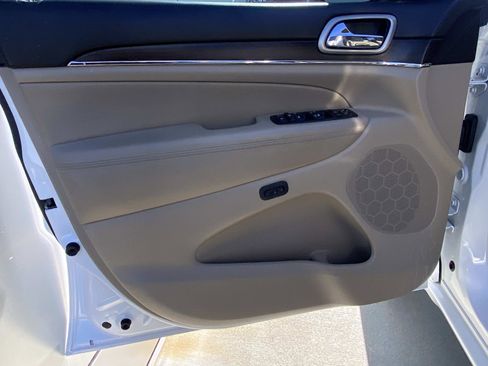 Used 2017 Jeep Grand Cherokee Overland image 17