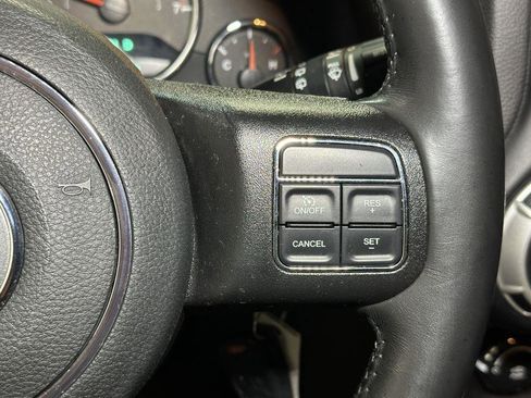 Used 2018 Jeep Wrangler Unlimited Rubicon w/ Connectivity Group image 25