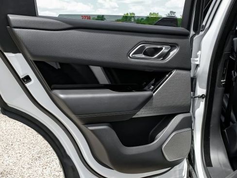 Used 2018 Land Rover Range Rover Velar R-Dynamic SE image 39