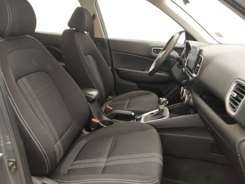Used 2025 Hyundai Venue SEL image 21