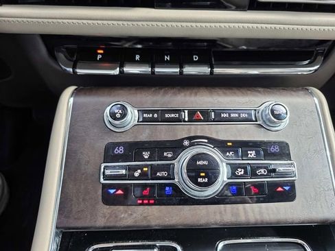 Used 2020 Lincoln Aviator Reserve w/ Equipment Group 202A image 11