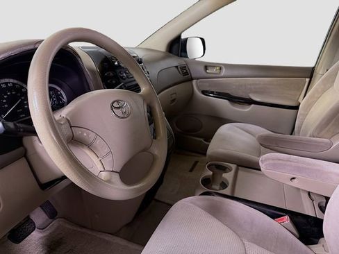 Used 2004 Toyota Sienna LE image 6