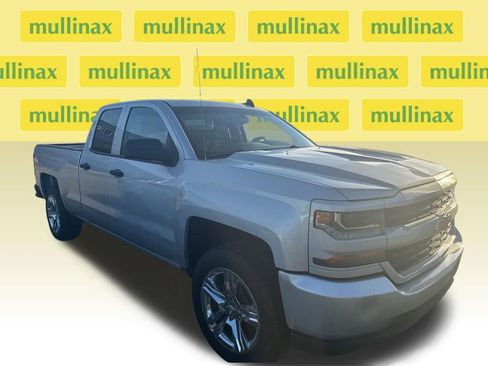 Used 2018 Chevrolet Silverado 1500 Custom w/ Texas Edition RWD image 3