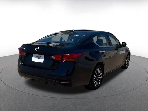Used 2025 Nissan Altima 2.5 SV FWD image 14