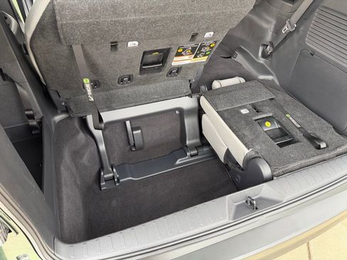 Used 2025 Toyota Sienna LE image 32