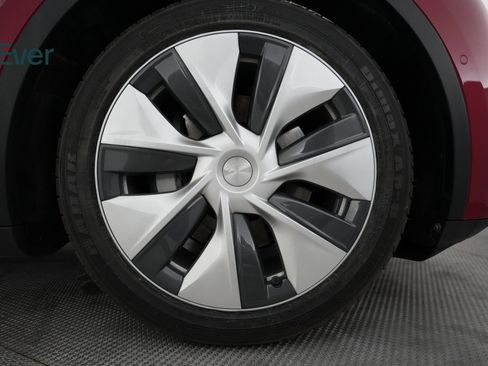 Used 2021 Tesla Model Y Long Range image 17