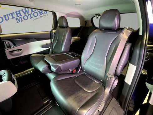 Used 2023 Kia Carnival LX FWD image 23