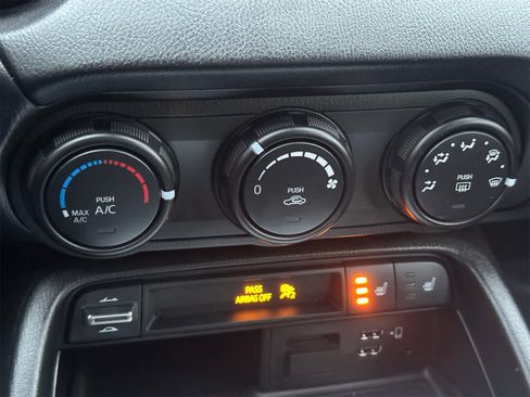 Used 2022 MAZDA MX-5 Miata Club w/ Interior Package image 18
