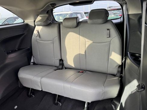 Used 2025 Toyota Sienna XLE image 10