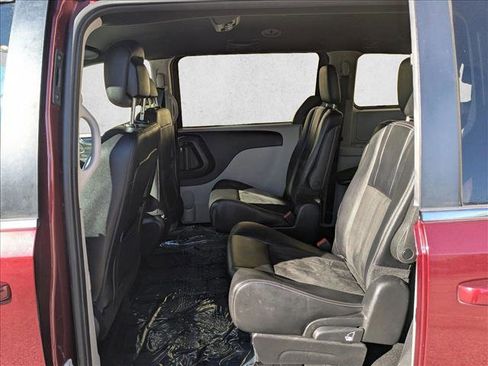 Used 2019 Dodge Grand Caravan SXT image 17