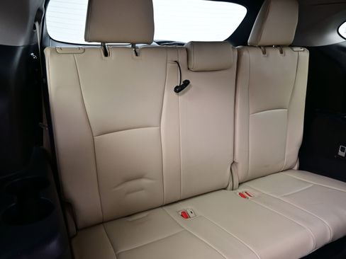 Used 2023 Toyota Highlander XLE AWD/4WD image 16