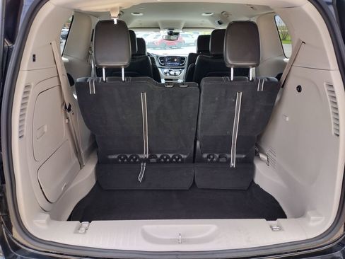 Used 2024 Chrysler Pacifica Limited FWD image 10
