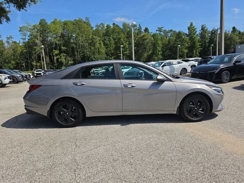 Used 2023 Hyundai Elantra SEL FWD image 9