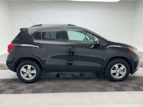 Used 2022 Chevrolet Trax LT w/ LT Convenience Package image 8