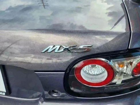 Used 2007 MAZDA MX-5 Miata Grand Touring w/ Premium Pkg image 22