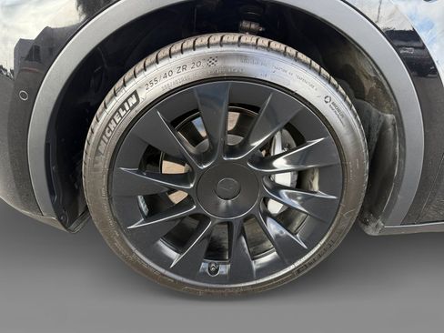 Used 2021 Tesla Model Y Long Range image 9