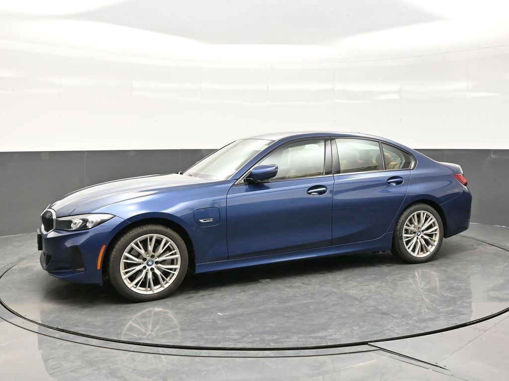 Used 2023 BMW 330e xDrive w/ Premium Package AWD/4WD image 3