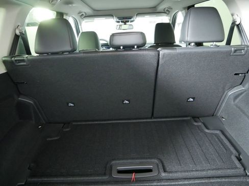 Used 2025 Nissan Rogue Platinum image 14