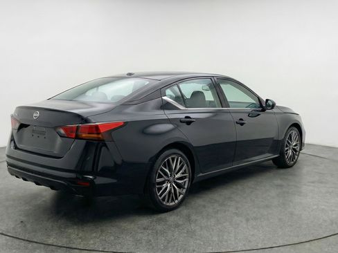 Used 2025 Nissan Altima 2.5 SV FWD image 9