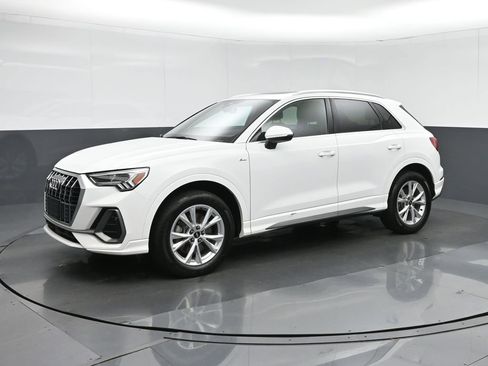 Used 2023 Audi Q3 2.0T Premium AWD/4WD image 3
