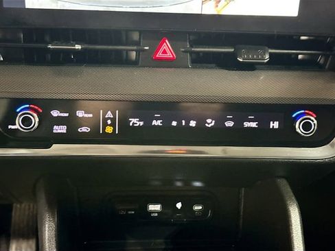 Used 2023 Kia Sportage SX image 17