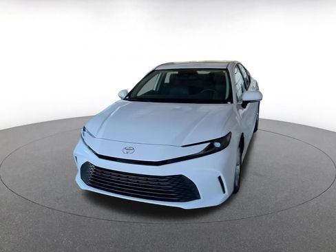 Used 2025 Toyota Camry LE image 6