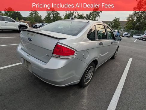 Used 2010 Ford Focus SE FWD image 6