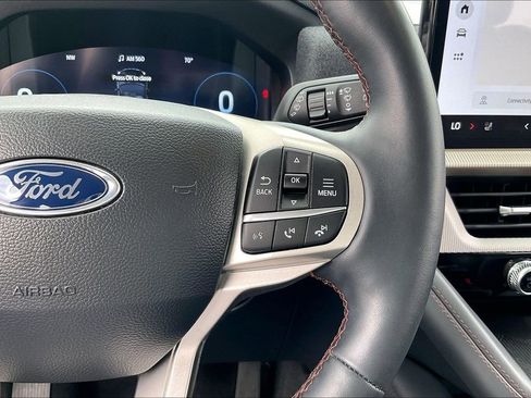 Used 2025 Ford Explorer Active w/ Active Comfort Package AWD/4WD image 17