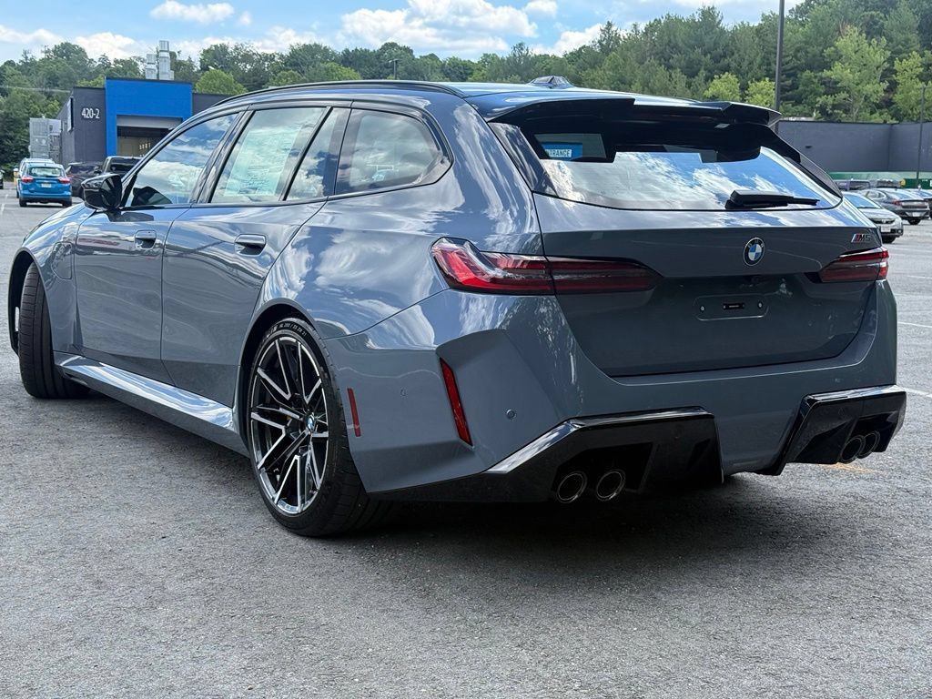 New 2027 BMW M5 Touring AWD/4WD image 4