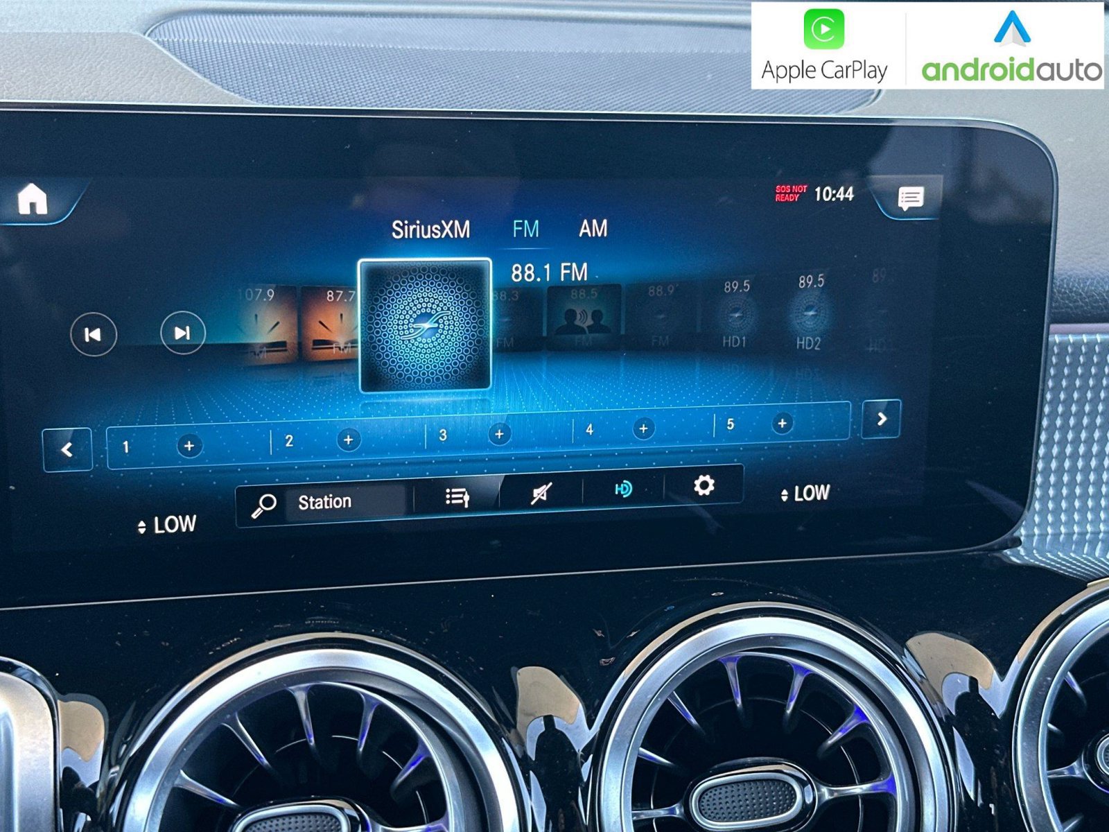 Used 2023 Mercedes-Benz GLB 250 w/ Premium Package image 18