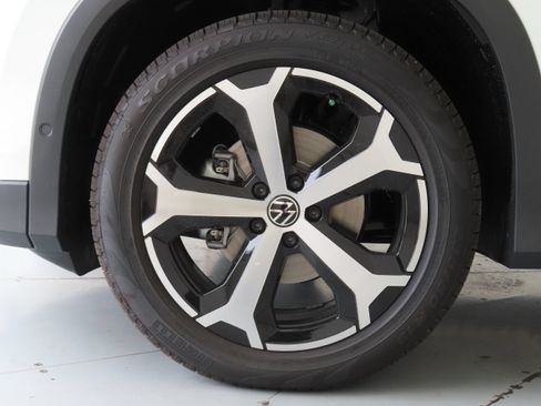 New 2026 Volkswagen Tiguan SE FWD image 27
