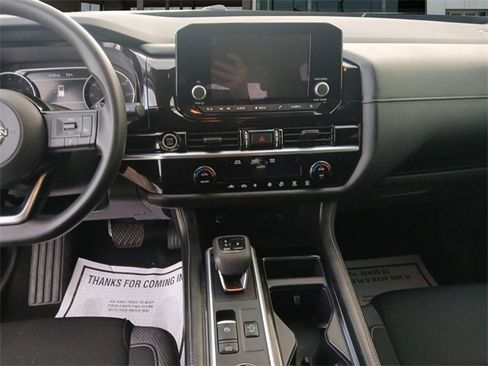 Used 2022 Nissan Pathfinder S image 11