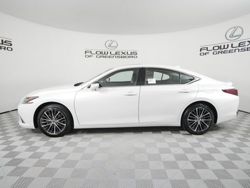 New 2025 Lexus ES 300h w/ Premium Package image 4