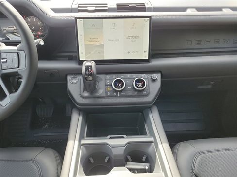 New 2025 Land Rover Defender 130 X-Dynamic SE image 26