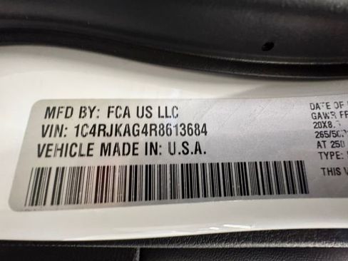 Used 2024 Jeep Grand Cherokee L Altitude image 32