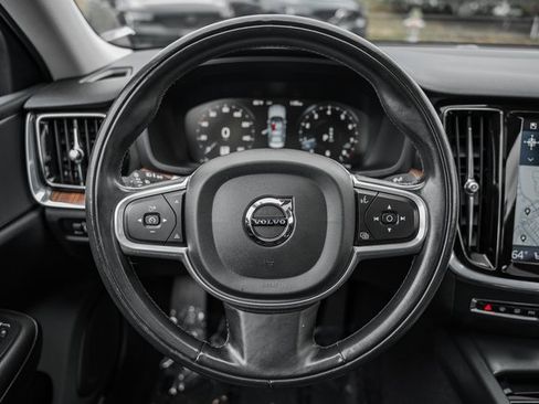 Certified 2022 Volvo S60 B5 Momentum w/ Premium Package image 28